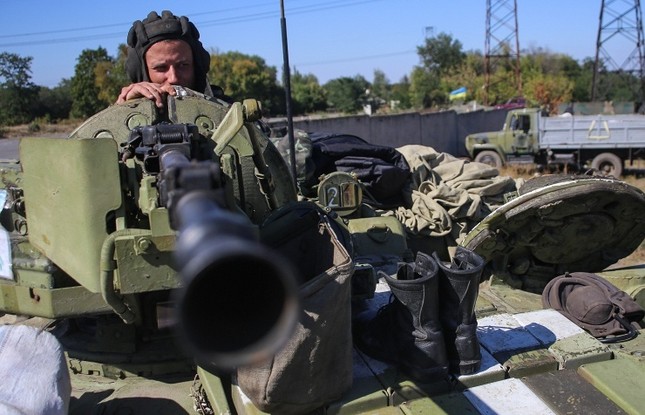 Ukraine đưa hàng loạt vũ khí 'khủng' tới miền Đông ảnh 1