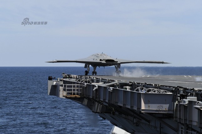 Tận thấy siêu UAV tàng hình X-47B tiếp dầu trên không ảnh 3