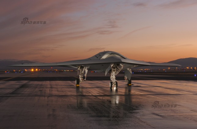 Tận thấy siêu UAV tàng hình X-47B tiếp dầu trên không ảnh 9