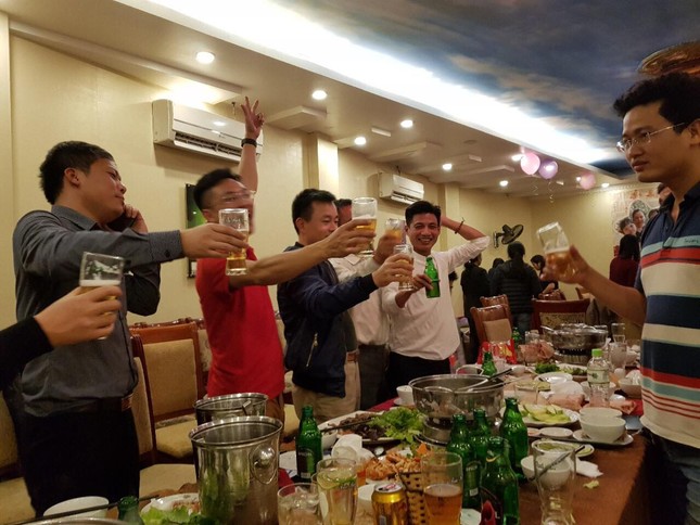 Người dân cả nước xuống đường mừng chiến thắng của U23 Việt Nam ảnh 5