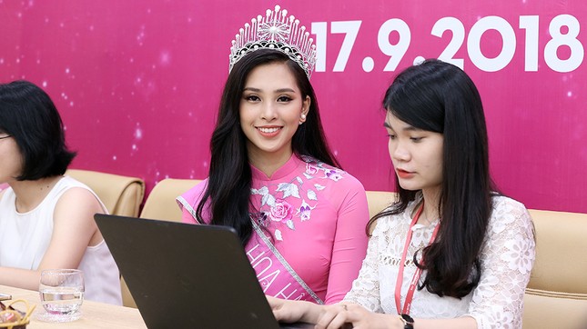 Á hậu 1 HHVN 2018 Bùi Phương Nga: 'Hoa hậu là người đẹp nhất' ảnh 13