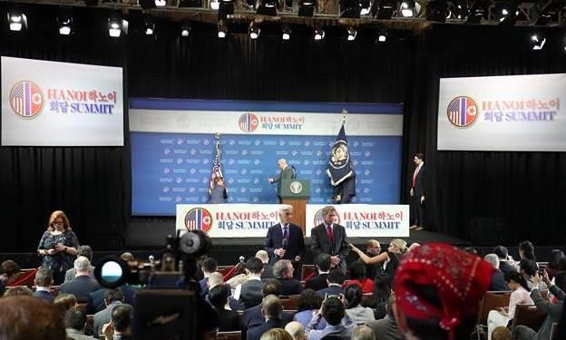 Ông Trump kết thúc họp báo, chuẩn bị rời Hà Nội ảnh 21