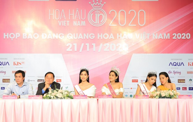Top 3 Hoa hậu Việt Nam 2020 rạng rỡ gặp gỡ báo giới sau đêm đăng quang ảnh 12