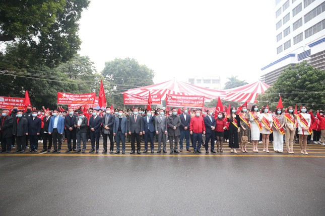 Giọt máu ấm giữa ngày đông lạnh ảnh 45