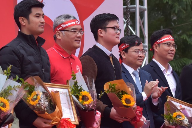 Giọt máu ấm giữa ngày đông lạnh ảnh 94
