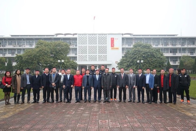 Giọt máu ấm giữa ngày đông lạnh ảnh 42