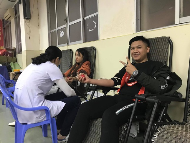 Giọt máu ấm giữa ngày đông lạnh ảnh 23