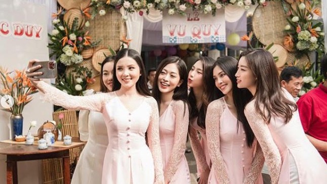 Những đám cưới đình đám Vbiz: Dàn bê tráp, khách mời toàn hoa hậu, á hậu ảnh 2