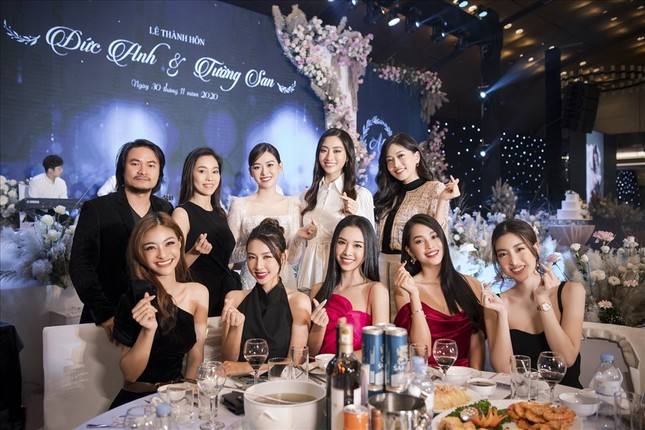 Những đám cưới đình đám Vbiz: Dàn bê tráp, khách mời toàn hoa hậu, á hậu ảnh 8