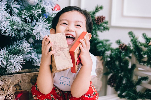 Không khí chuẩn bị Giáng sinh đầy ắp tiếng cười ở nhà Khánh Thi - Phan Hiển ảnh 1