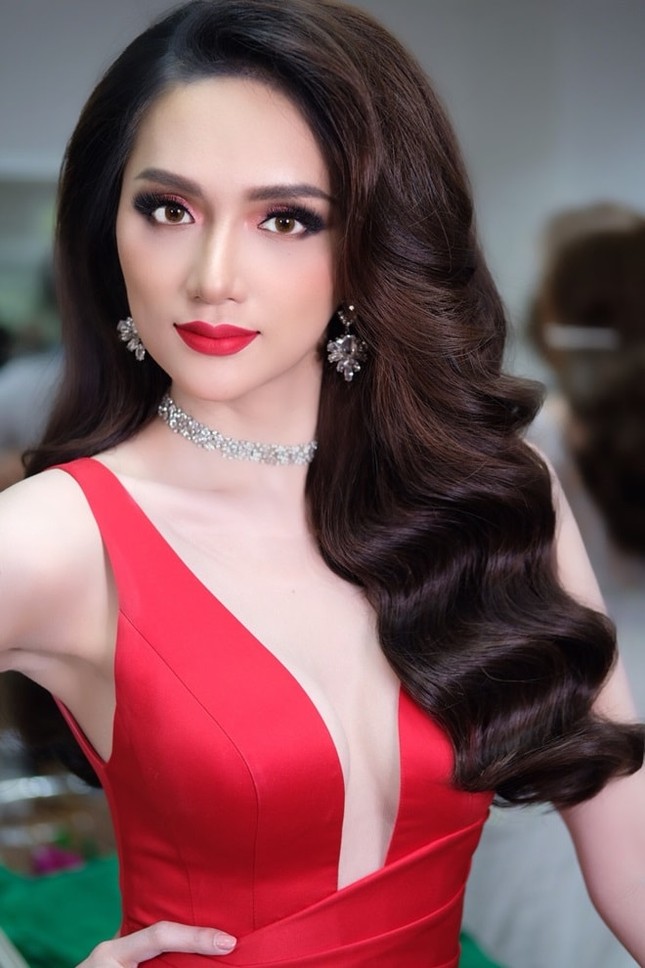 Hương Giang toả sáng như nữ thần trước giờ chung kết HH chuyển giới ảnh 3