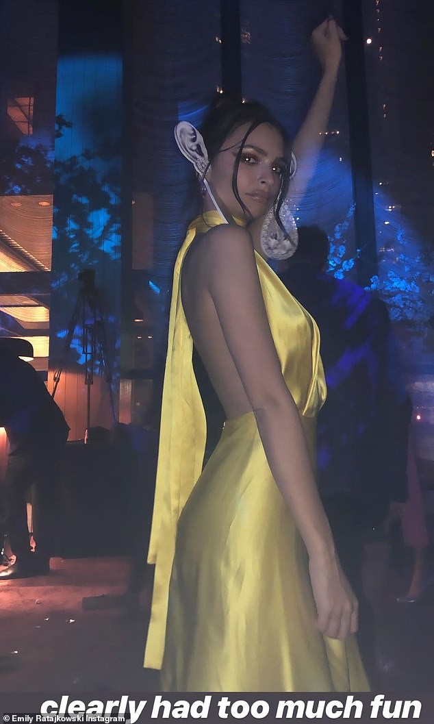 'Quên' nội y, Emily Ratajkowski gợi cảm đi dự đám cưới đồng tính của Marc Jacobs ảnh 5