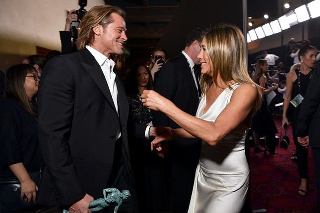 Brad Pitt sánh đôi tình tin đồn Charlize Theron, nắm tay vợ cũ tại sự kiện ảnh 6
