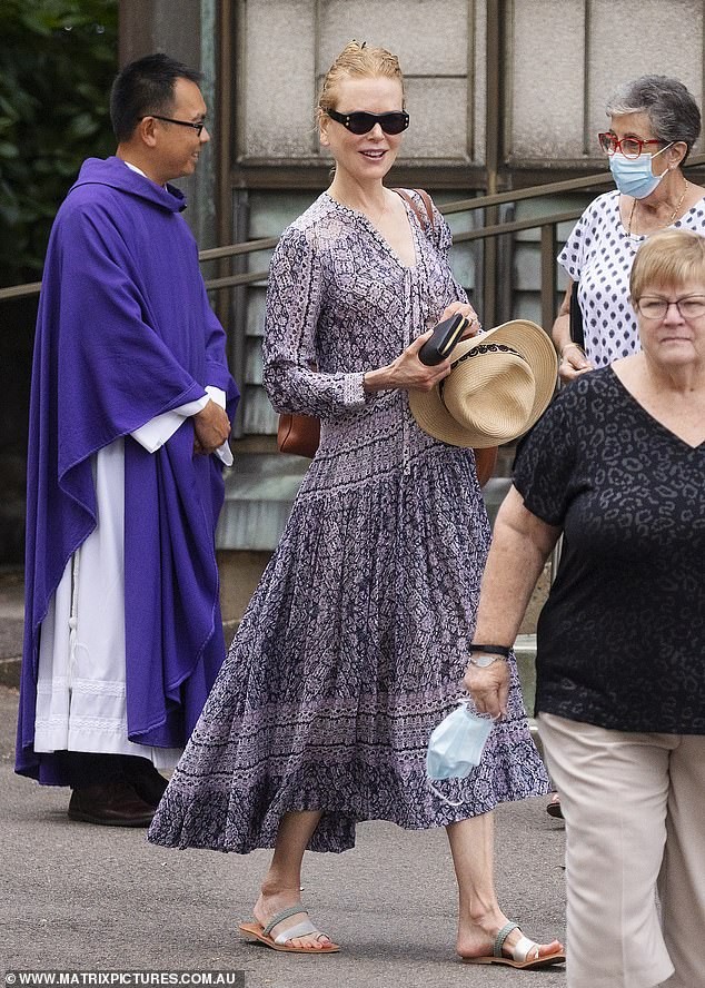 'Thiên nga nước Úc' Nicole Kidman xinh đẹp trẻ trung bất ngờ ở tuổi 54 ảnh 1