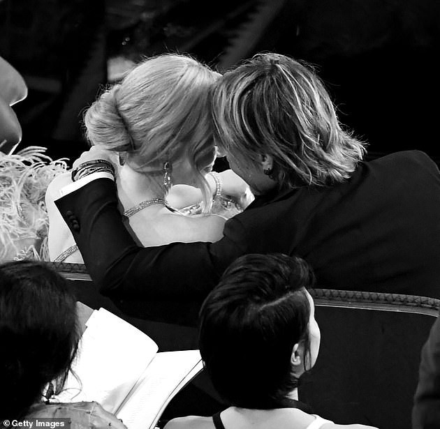 'Thiên nga nước Úc' Nicole Kidman xinh đẹp trẻ trung bất ngờ ở tuổi 54 ảnh 5