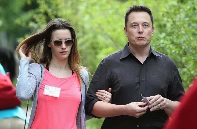Tỷ phú Elon Musk: 3 lần kết hôn, có 7 con và hẹn hò nhiều mỹ nhân của làng giải trí ảnh 2