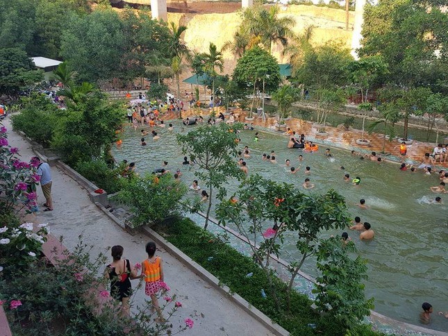 Ngăn suối, dựng nhà làm khu du lịch trái phép ảnh 2