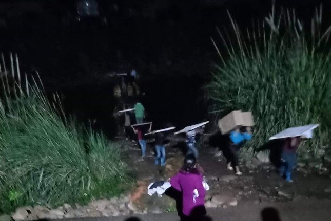 Để hàng lậu tự do qua biên giới, hàng loạt cán bộ Biên phòng bị xử lý ảnh 2