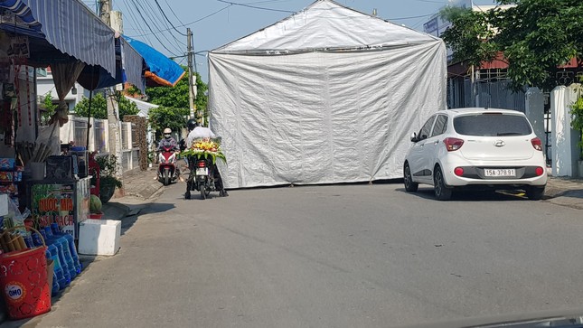 Hiệu trưởng dựng rạp giữa đường làm đám cưới cho con 3 ngày 3 đêm ảnh 3