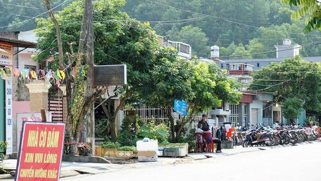 Hiệu trưởng dựng rạp giữa đường làm đám cưới cho con 3 ngày 3 đêm ảnh 4