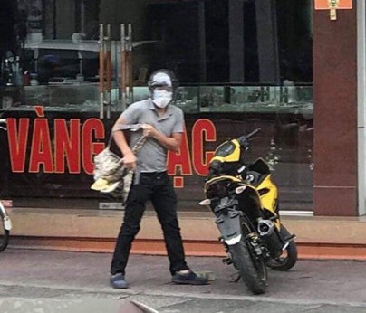 Con gái chủ tiệm vàng Quảng Ninh kể giây phút giằng co với tên cướp có súng ảnh 2