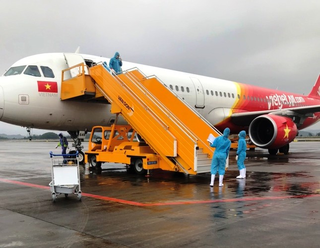 Quảng Ninh tiếp nhận và cách ly hơn 400 người trở về từ Hàn Quốc ảnh 1