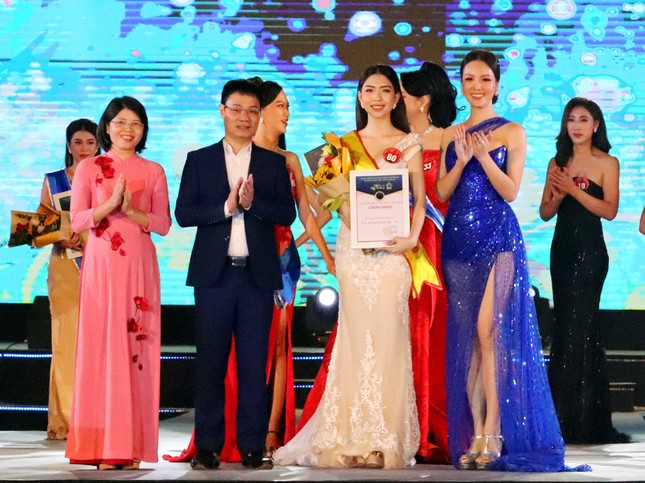 Cô gái 22 tuổi đăng quang Người đẹp Hạ Long 2020 ảnh 1