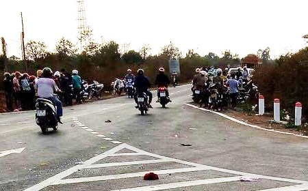 Va chạm với ô tô, 3 người trong gia đình tử vong tại chỗ ảnh 2