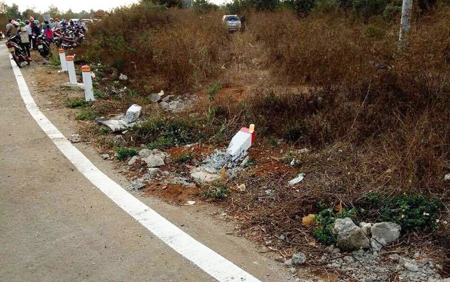 Va chạm với ô tô, 3 người trong gia đình tử vong tại chỗ ảnh 1