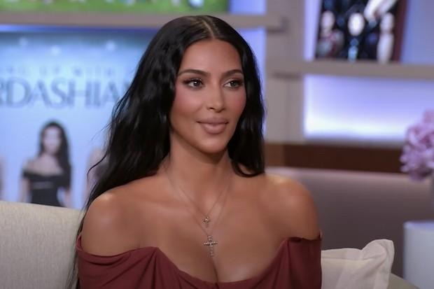 ¡Siguiendo a Kim Kardashian, la hermosa chica fue acusada de revelar intencionalmente un clip ¡Siguiendo a Kim Kardashian, la hermosa chica fue acusada de revelar intencionalmente un clip