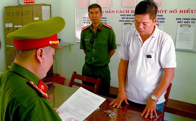 Nguyên giảng viên trường Sĩ quan Không quân bị bắt vì lừa đảo chạy việc ảnh 1