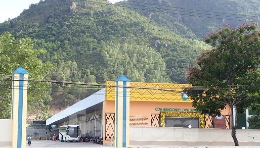 Cận cảnh chuỗi cửa hàng ở Nha Trang xây trái phép chuyên đón khách Trung Quốc ảnh 7
