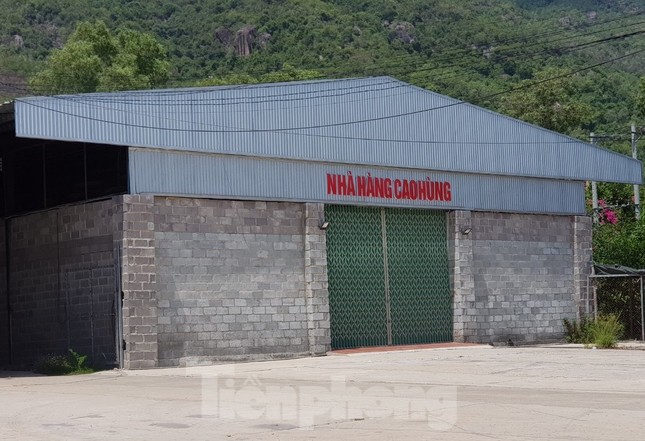 Cận cảnh chuỗi cửa hàng ở Nha Trang xây trái phép chuyên đón khách Trung Quốc ảnh 4