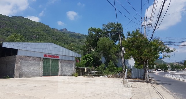 Cận cảnh chuỗi cửa hàng ở Nha Trang xây trái phép chuyên đón khách Trung Quốc ảnh 5