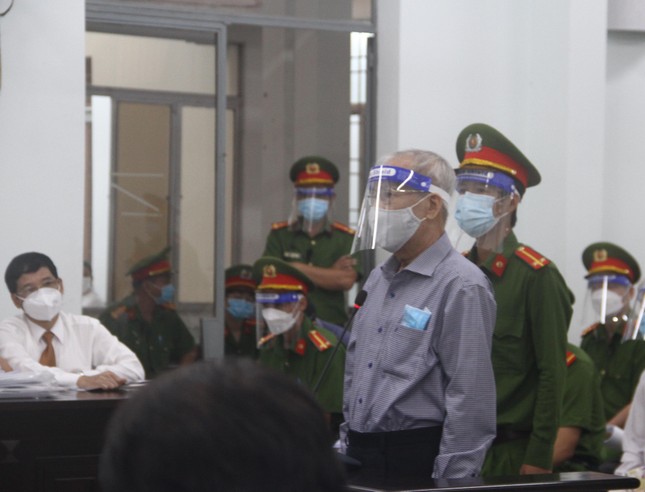 Xét xử 2 cựu Chủ tịch Khánh Hoà: Cựu Giám đốc Sở TN&MT xin xét xử vắng mặt ảnh 6