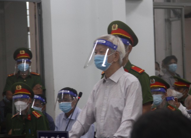 Xét xử 2 cựu Chủ tịch Khánh Hoà: Cựu Giám đốc Sở TN&MT xin xét xử vắng mặt ảnh 3