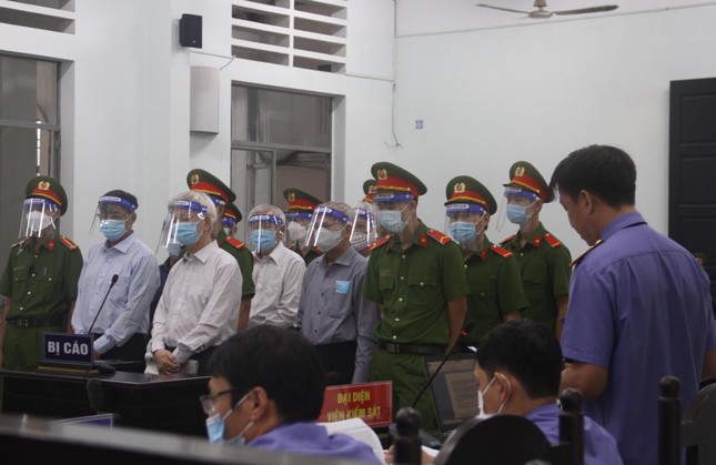 Xét xử 2 cựu Chủ tịch Khánh Hoà: Cựu Giám đốc Sở TN&MT xin xét xử vắng mặt ảnh 5