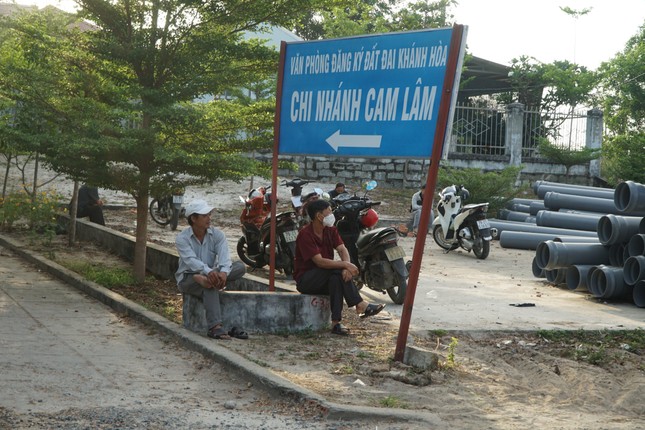 Khánh Hoà chấn chỉnh việc người dân mắc màn chờ làm thủ tục đất đai ảnh 4