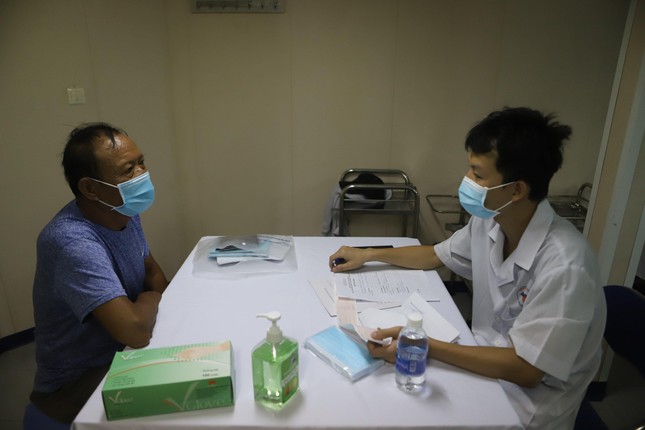 Tàu bệnh viện Khánh Hoà khám chữa bệnh miễn phí cho người dân Phú Yên ảnh 3