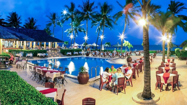 Khánh Hoà sẽ di dời hai nhà hàng chắn biển Nha Trang