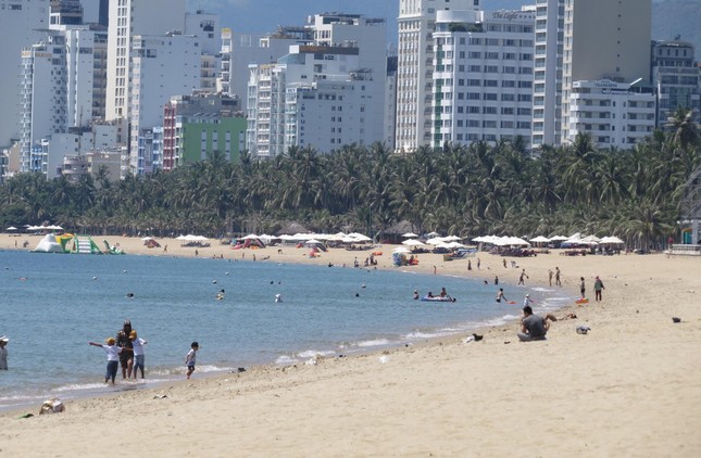 Ngày đầu nghỉ lễ ở Nha Trang - Khánh Hoà: Chưa sôi động, lập đường dây nóng chống 'chặt chém' ảnh 2