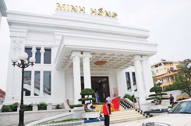 Cháo lòng, xích lô và siêu xe Limousine ảnh 2