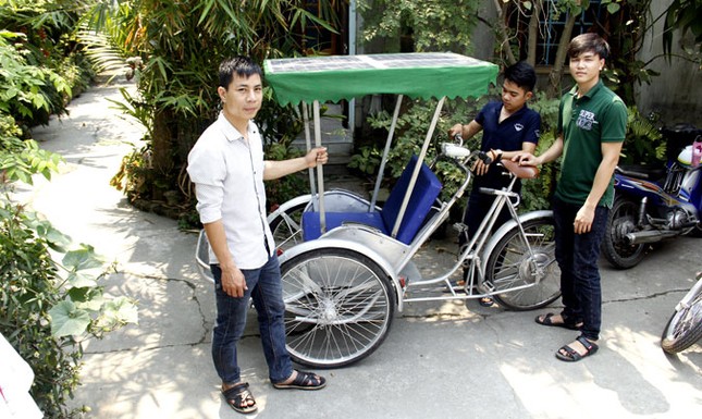 Chế xích lô chạy bằng năng lượng mặt trời ảnh 1