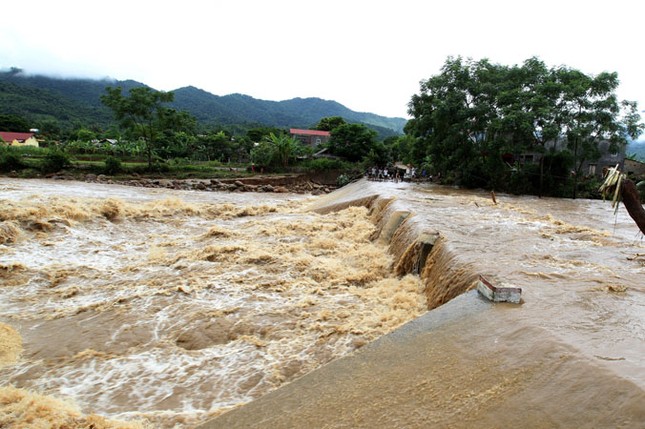 Lo ngại hàng nghìn hồ đập đang đầy nước ảnh 1
