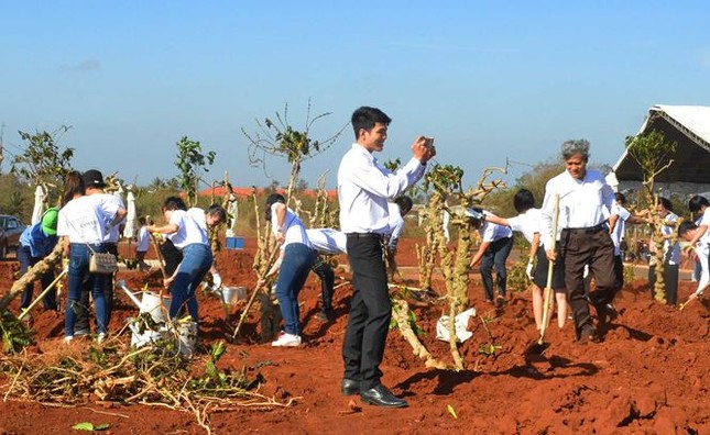 Cựu Chủ tịch Đắk Lắk nói gì về tin đồn làm sếp cho Trung Nguyên? ảnh 1