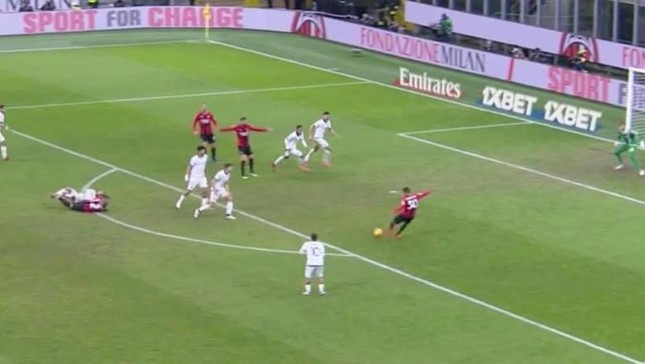 Tiếng còi 'vô duyên' của trọng tài khiến Milan thua trận tức tưởi ảnh 2
