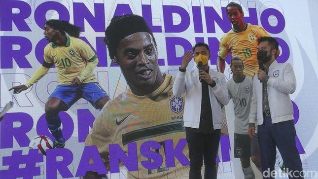 Đội bóng Indonesia chiêu mộ Ronaldinho bằng hợp đồng cực dị ảnh 2