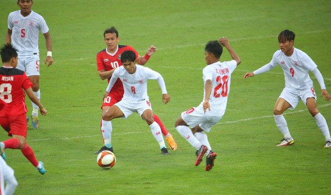 Thắng nhờ hat-trick kỳ lạ, Indonesia giành vé vào bán kết ảnh 2