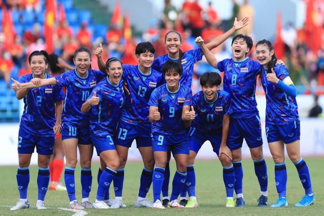 HLV tuyển nữ Thái Lan tuyên bố sốc trước trận chung kết với Việt Nam ảnh 1