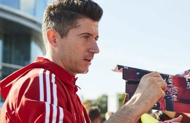 Lewandowski rượt bắt trộm trên phố, lấy lại đồng hồ tiền tỷ ảnh 2